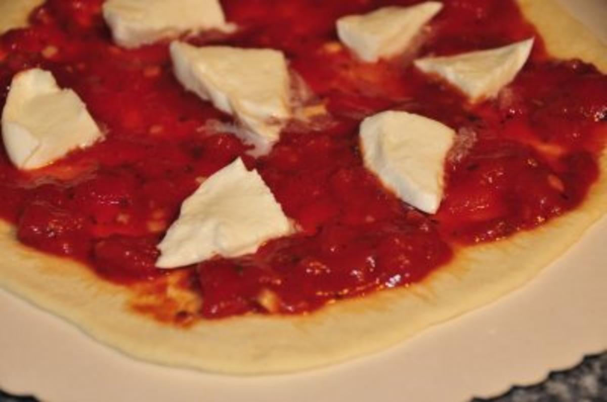 Pizza con Rucola Bresaola e Parmigiano - Rezept - Bild Nr. 5