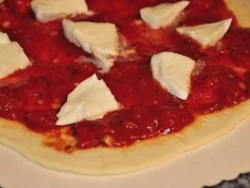 Rezept: Pizza con Rucola Bresaola e Parmigiano Bild Nr. 5 Pizza con Rucola Bresaola e Parmigiano - Rezept - Bild Nr. 5