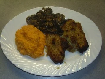 Fleischgerichte: Lammkoteletts mit Senfkruste, Süsskartoffelpüree und Champignons - Rezept