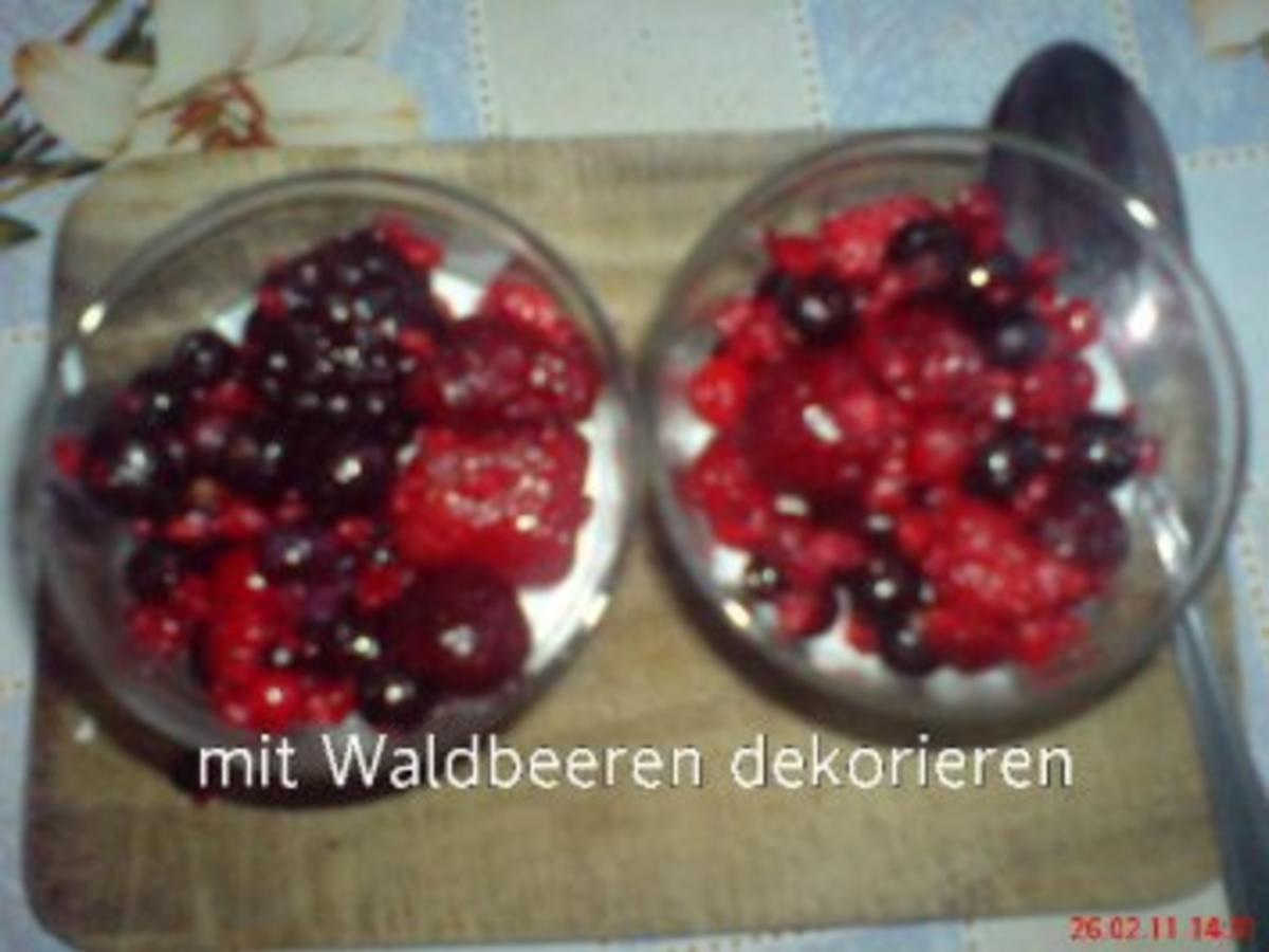 DESSERT : Italienischer Waldbeer Becher - schnell &amp; einfach - 242 kcal/100g