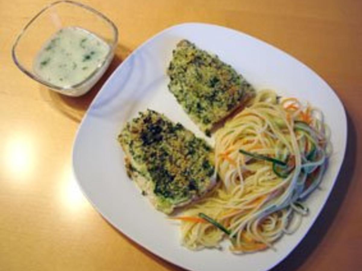 Seelachsfilet mit Kräuterkruste und Gemüsespaghetti - Rezept - kochbar.de