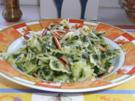 Pasta: Farfalle in Spinat-Sahnesoße und grösteten Pinienkernen. - Rezept