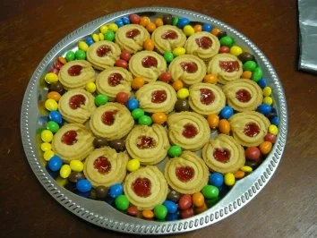 Rezept: Bunter Keksteller zum Kindergeburtstag Bunter Keksteller zum Kindergeburtstag - Rezept