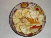 Fruchtsalat mit Honigsauce und Mandeln - Rezept