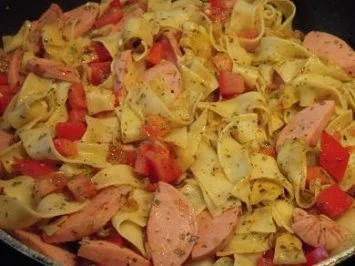 Rezept: Schnelle Nudelpfanne mit Tomaten, Kräutern und Käse Bild Nr. 5 Schnelle Nudelpfanne mit Tomaten, Kräutern und Käse - Rezept - Bild Nr. 5