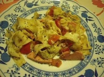 Rezept: Schnelle Nudelpfanne mit Tomaten, Kräutern und Käse Bild Nr. 8 Schnelle Nudelpfanne mit Tomaten, Kräutern und Käse - Rezept - Bild Nr. 8