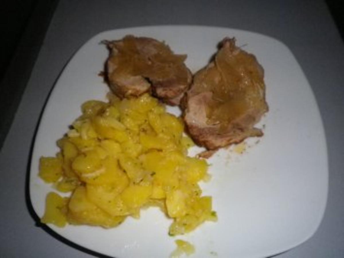 Rollbraten Mit Schweinerollbraten Und Zwiebeln In Streifen Rezept Mit Bild Kochbar De