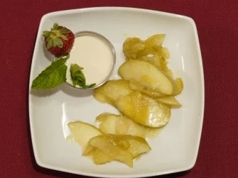Mascarpone-Calvados-Creme auf Apfelspalten (Maja Prinzessin von Hohenzollern) - Rezept
