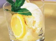 Rezept: Zitroneneis Bild Nr. 2 Zitroneneis - Rezept - Bild Nr. 2