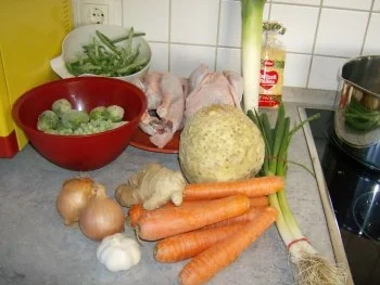 Hühnernudelsuppe mit Gemüse - Rezept - Bild Nr. 3