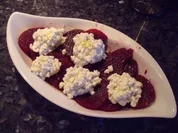 Rote-Bete-Salat mit Hüttenkäse - Rezept