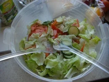 Rezept: Eisbergsalat Mix - ala Thomas & Lisa Bild Nr. 4 Eisbergsalat Mix - ala Thomas & Lisa - Rezept - Bild Nr. 4