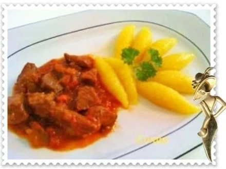 Rezept: Kalbsgulasch mit Schupfnudeln Kalbsgulasch mit Schupfnudeln - Rezept