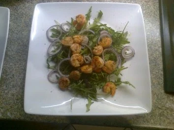 Rezept: Rucola mit gebratenen Garnelen Rucola mit gebratenen Garnelen - Rezept