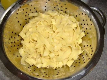 Hähnchenbrust auf Sahne Bandnudeln - Rezept - Bild Nr. 3