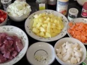 Rezept: feuriger Gulasch-Kessel Bild Nr. 3 feuriger Gulasch-Kessel - Rezept - Bild Nr. 3