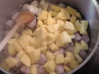 Rezept: feuriger Gulasch-Kessel Bild Nr. 6 feuriger Gulasch-Kessel - Rezept - Bild Nr. 6