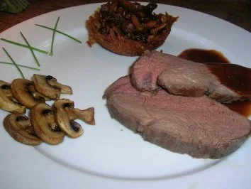 Rinderfilet an Balsamico-Vanillesauce und gefülltes Kartoffelkörbchen - Rezept