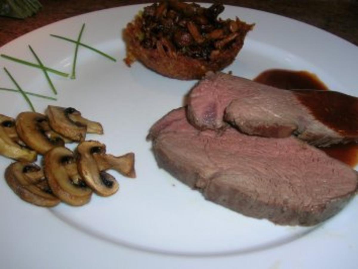 Rinderfilet an Balsamico-Vanillesauce und gefülltes Kartoffelkörbchen -
Rezept von rowiwo