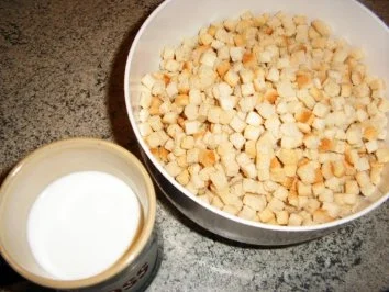 Rezept: Pfifferling-Semmelknödel Bild Nr. 2 Pfifferling-Semmelknödel - Rezept - Bild Nr. 2