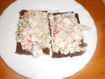 Forellen-Tatar auf Pumpernickel - Rezept