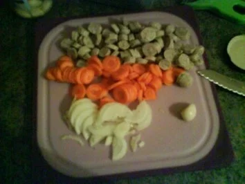 Nürnberger & Möhrchen in Kräutersahne auf Reisbett - Rezept - Bild Nr. 4