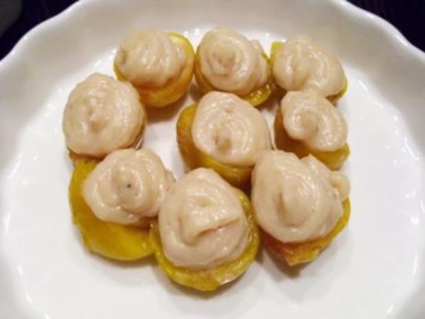 Desserts: Feigen mit Honig-Walnuß-Marzipan-Haube - Rezept - kochbar.de