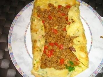 Rezept: Kräuterpfannkucheröllchen gefüllt mit einer pikanten Hack-Paprikafüllung Bild Nr. 8 Kräuterpfannkucheröllchen gefüllt mit einer pikanten Hack-Paprikafüllung - Rezept - Bild Nr. 8