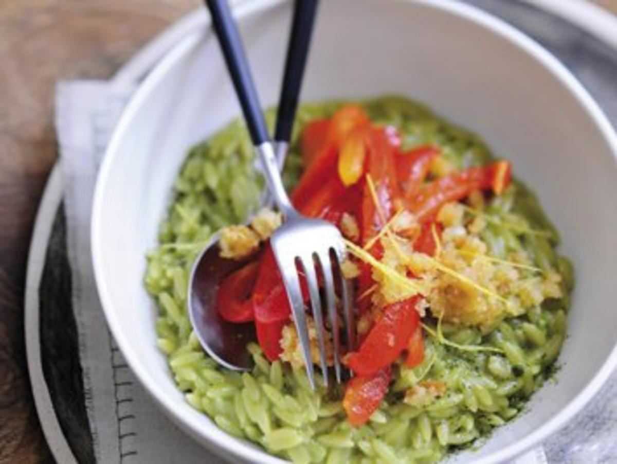 Grünteenudeln mit gerösteter Paprika - Rezept