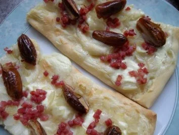 Rezept: Flammkuchen mit Essig-Zwiebelchen, Schinken und Datteln Bild Nr. 7 Flammkuchen mit Essig-Zwiebelchen, Schinken und Datteln - Rezept - Bild Nr. 7
