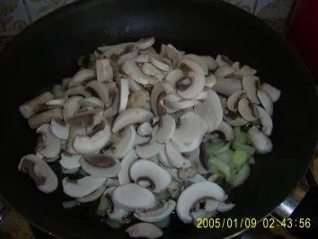 Rezept: Hacksteak in einer Pilz-Sahne-Soße Bild Nr. 7 Hacksteak in einer Pilz-Sahne-Soße - Rezept - Bild Nr. 7