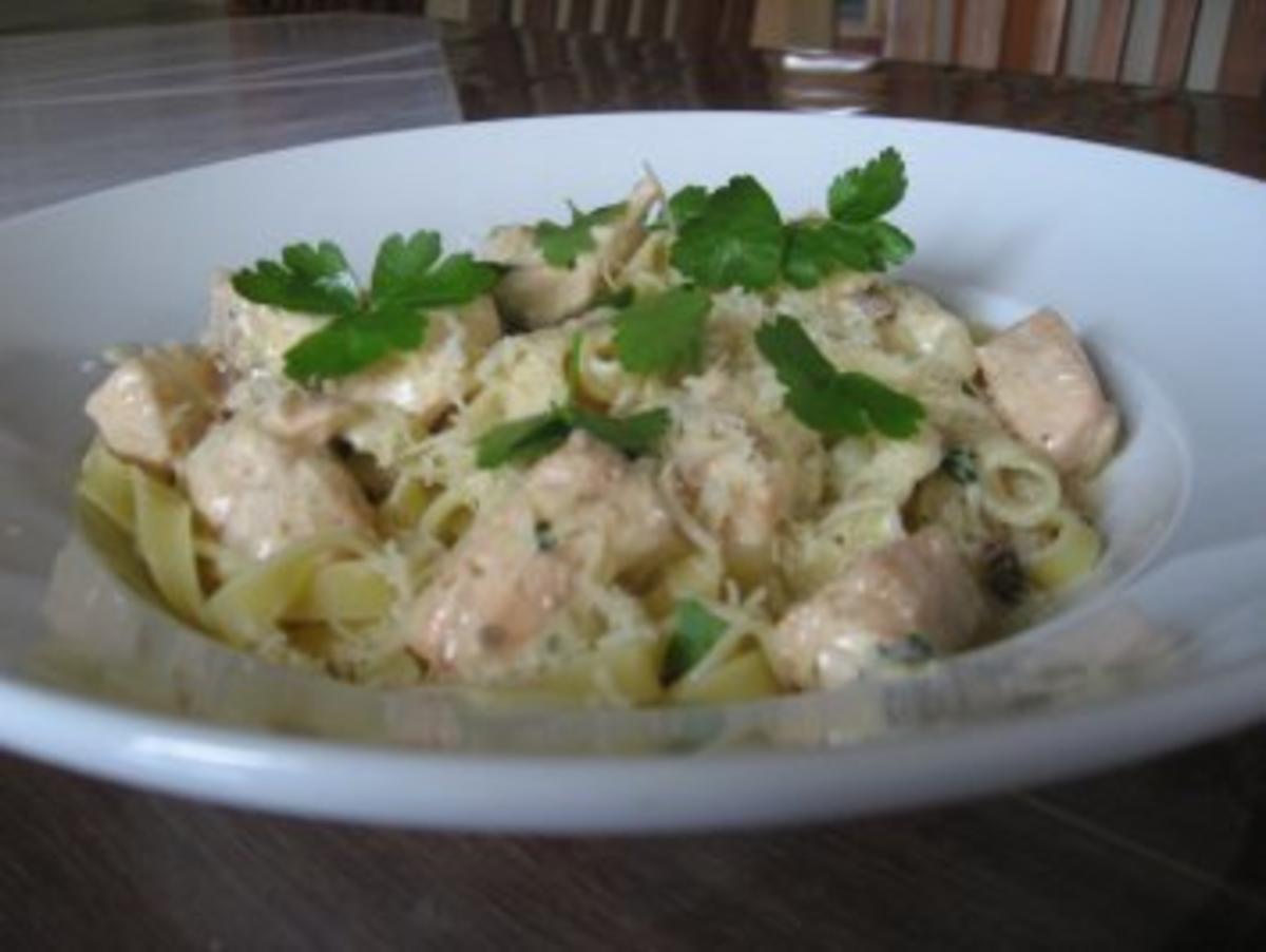 Tagliatelle mit Lachs - Rezept mit Bild - kochbar.de