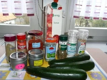 Rezept: Gemüse: Gefüllte Gemüsezwiebel im Zucchini-Tomatenbett Bild Nr. 2 Gemüse: Gefüllte Gemüsezwiebel im Zucchini-Tomatenbett - Rezept - Bild Nr. 2