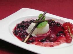 Nuss-Zimt-Eis mit Waldfrüchten im Hot Spirit - Rezept