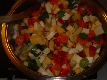 Rezept: Eintöpfe: Kunterbunter Gemüsetopf Bild Nr. 4 Eintöpfe: Kunterbunter Gemüsetopf - Rezept - Bild Nr. 4