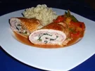Putenroulade mit Paprikagemüse und Nudeln - Rezept