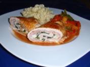 Putenroulade mit Paprikagemüse und Nudeln - Rezept