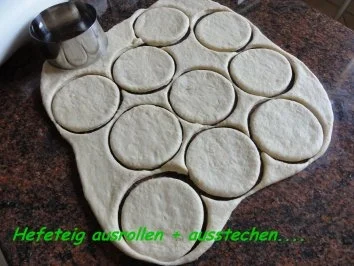 Rezept: Hefe: STREUSELTALER mit Puddingfüllung Bild Nr. 5 Hefe: STREUSELTALER mit Puddingfüllung - Rezept - Bild Nr. 5