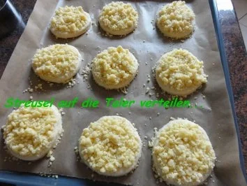 Rezept: Hefe: STREUSELTALER mit Puddingfüllung Bild Nr. 6 Hefe: STREUSELTALER mit Puddingfüllung - Rezept - Bild Nr. 6