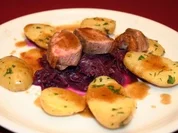 Rosa gebratene Entenbrust mit hausgemachtem Rotkohl und Petersilienkartoffeln - Rezept