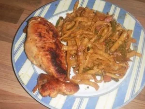 Rezept: Scharfe Nudel-Gemüse-Pfanne mit Hähnchenbrustfilet Scharfe Nudel-Gemüse-Pfanne mit Hähnchenbrustfilet - Rezept