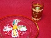 Gefüllte Datteln, dazu Tee - Rezept