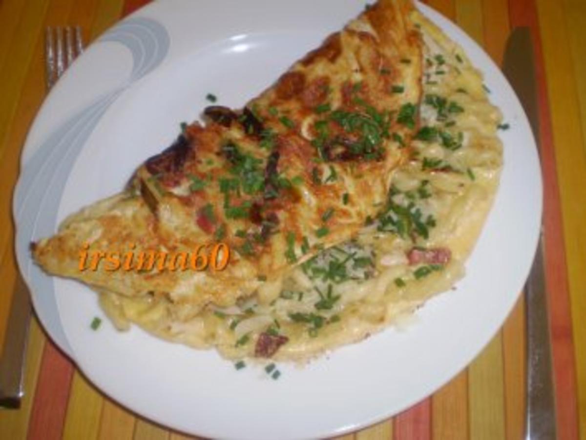 Nudelomelette mit Bacon und Frühlingszwiebeln - Rezept