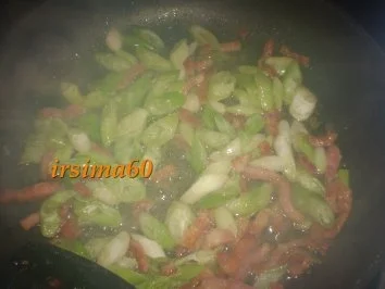 Nudelomelette mit Bacon und Frühlingszwiebeln - Rezept - Bild Nr. 3