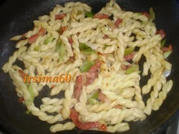 Nudelomelette mit Bacon und Frühlingszwiebeln - Rezept - Bild Nr. 4