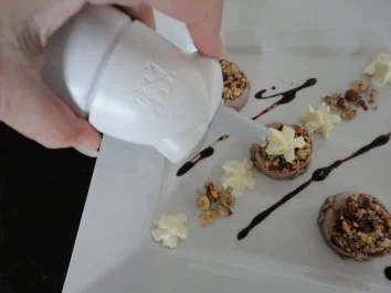 Rezept: Haselnuß Eis mit Knusper Nüßchen Bild Nr. 9 Haselnuß Eis mit Knusper Nüßchen - Rezept - Bild Nr. 9