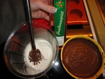 Rezept: Haselnuß Eis mit Knusper Nüßchen Bild Nr. 6 Haselnuß Eis mit Knusper Nüßchen - Rezept - Bild Nr. 6