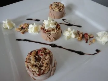 Rezept: Haselnuß Eis mit Knusper Nüßchen Bild Nr. 10 Haselnuß Eis mit Knusper Nüßchen - Rezept - Bild Nr. 10