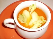 Möhrensuppe mit Apfel & Sellerie - Rezept