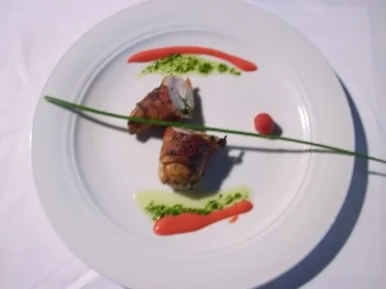 Poulardenbrust mit Kräutern an Himbeervinaigrette - Rezept